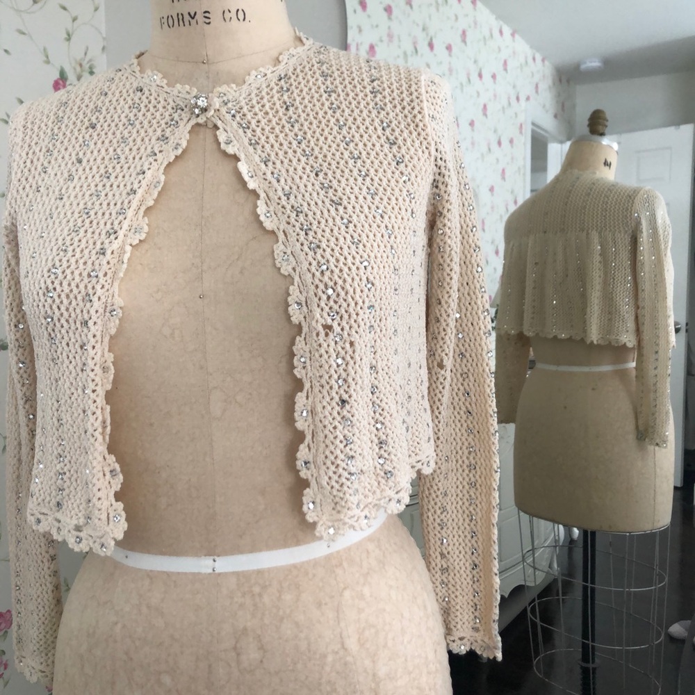 Handknit Vintage Shrug Cardigan, Scallop Edging Rhinestone Closure - Picture 3 of 12